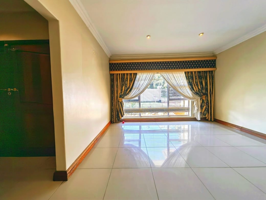 5 Bedroom Property for Sale in Grimbeeck Park North West